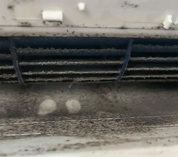 行唐空调吹的风有股烧焦味是怎么回事